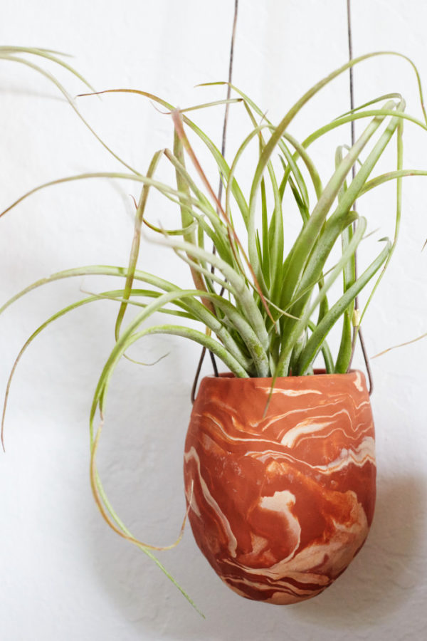 February 2016 Emily Reinhardt Marbled Clay Hanging Planters Video Thumbnail