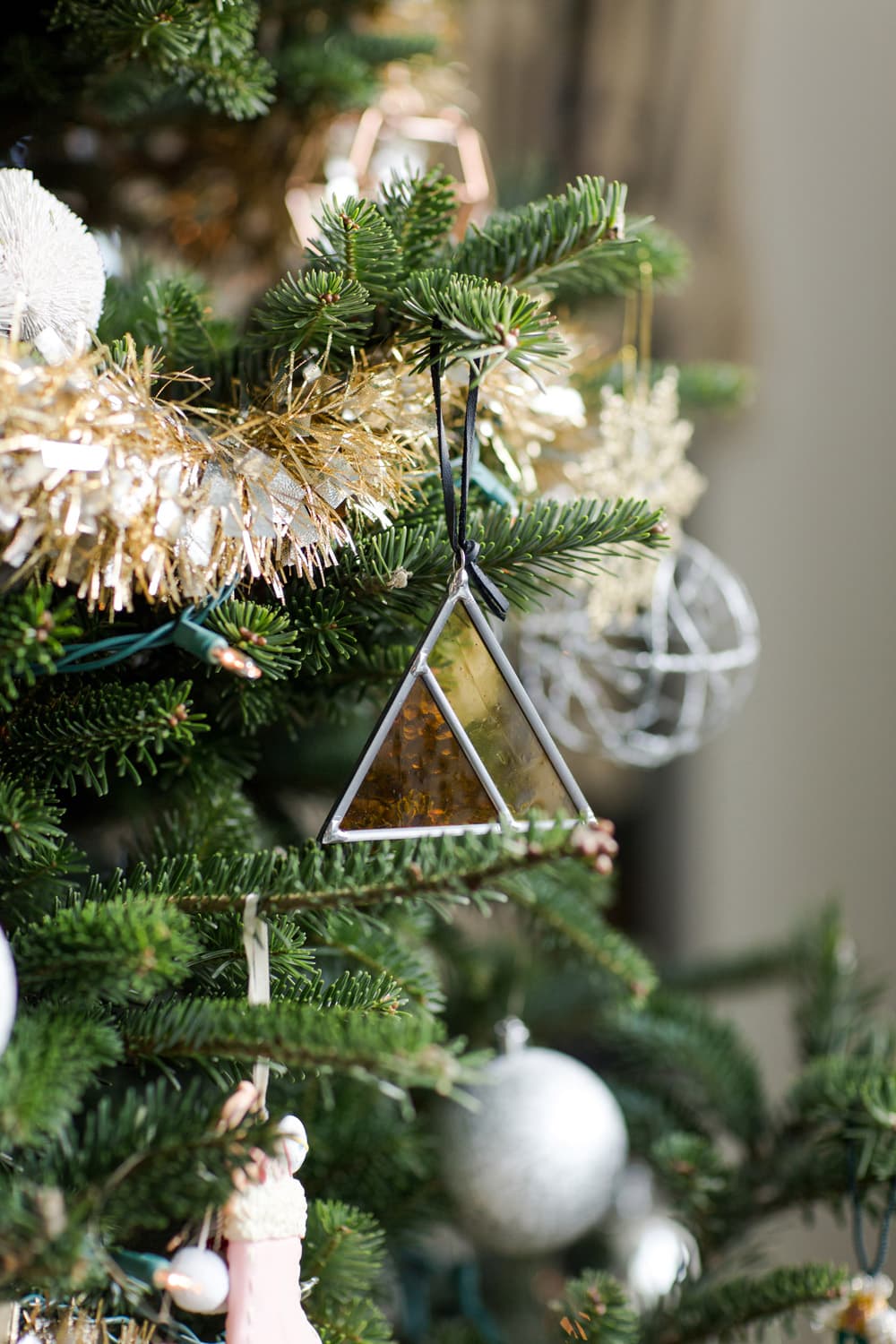 DIY Faux Stained Glass Present Ornament - Crafterward