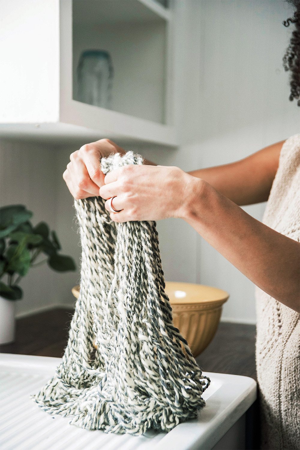 Learn to Spin (Drop Spindle) – Fiber Circle Studio