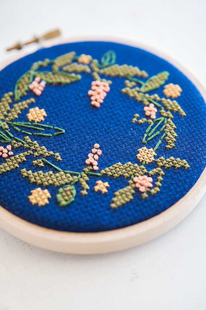 Crafter's Closet 4 Wooden Embroidery Hoop for Circle Cross Stitch