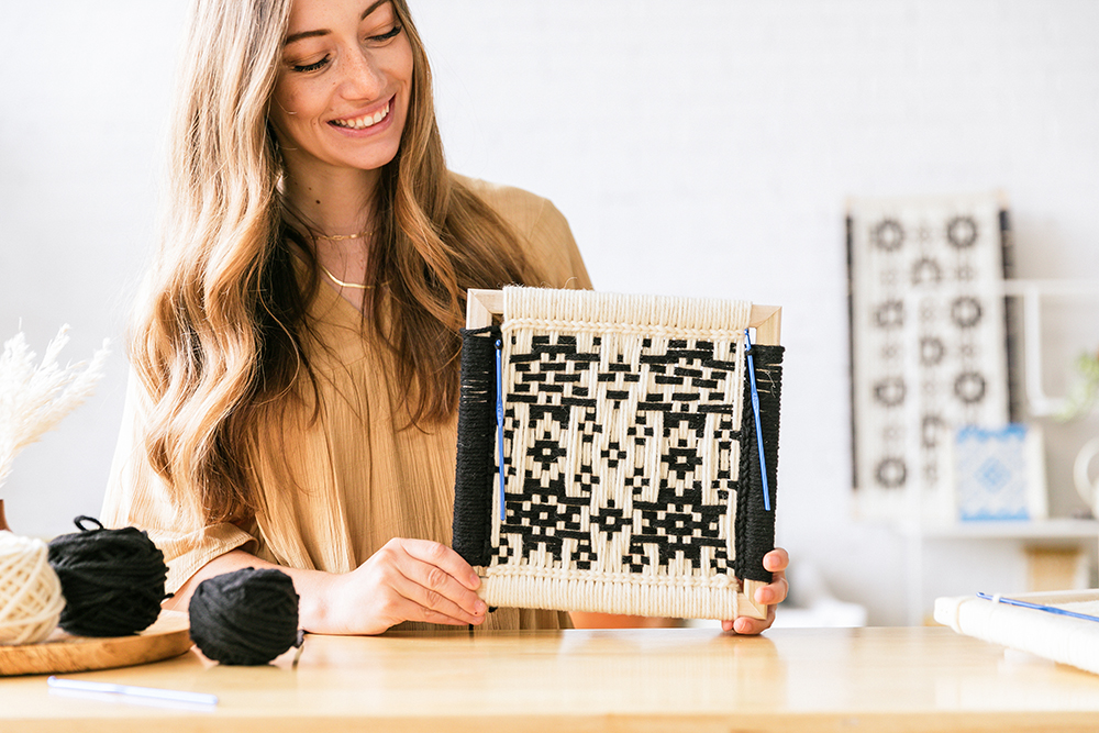 Frame Weaving | Lindsey Campbell | The Crafter's Box