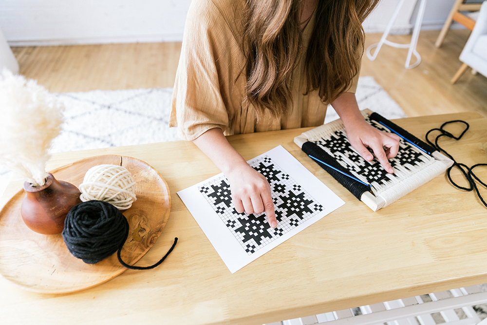 Frame Weaving | Lindsey Campbell | The Crafter's Box