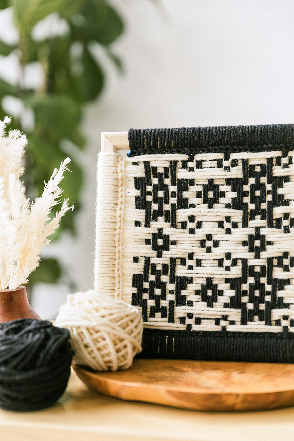 Frame Weaving | Lindsey Campbell | The Crafter's Box