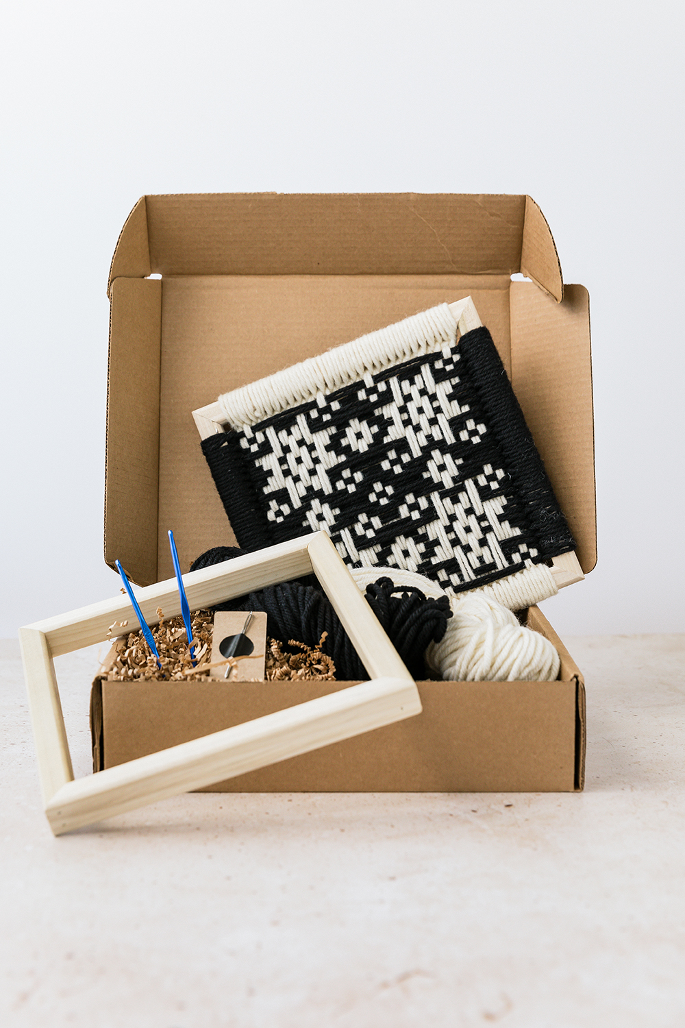 Frame Weaving | Lindsey Campbell | The Crafter's Box