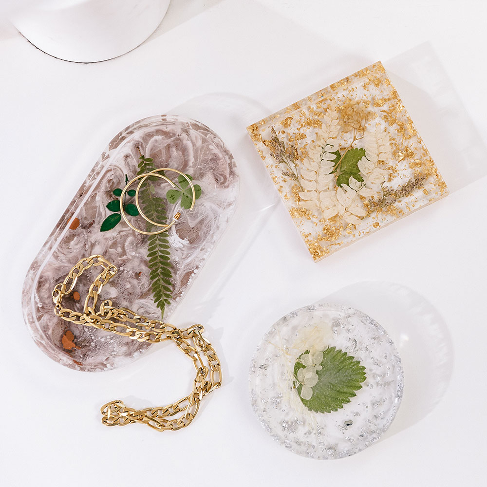 Poured Resin | Christie Lothrop | The Crafter's Box