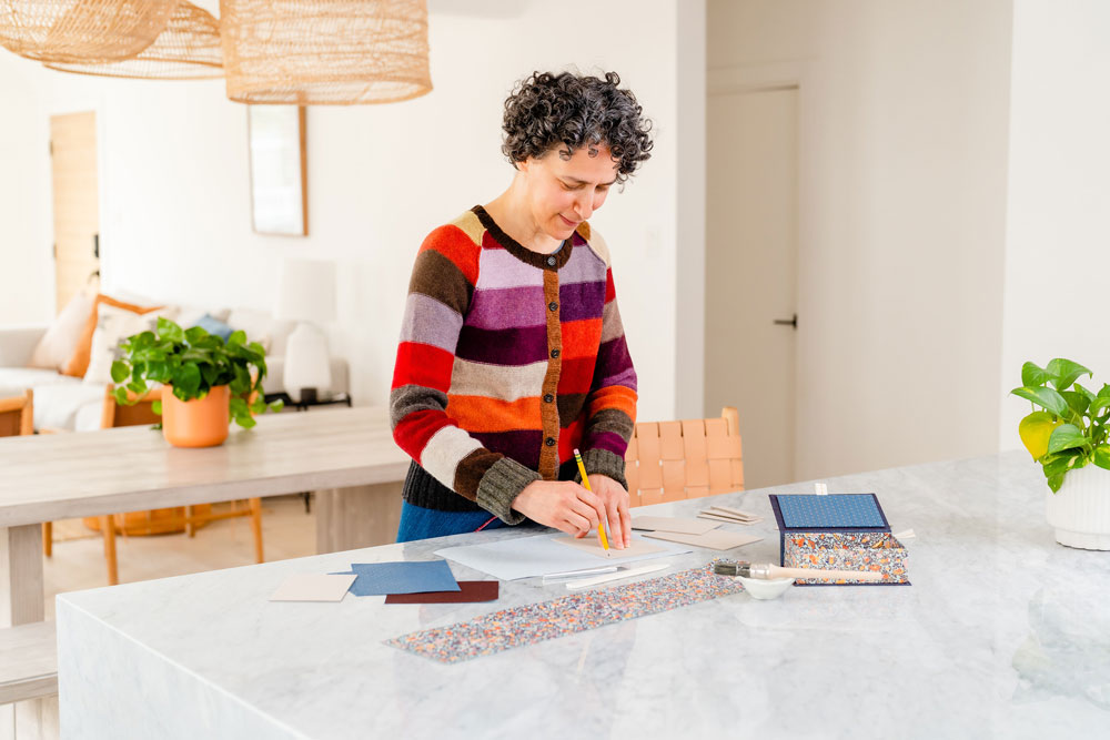 Bari Zaki making a clamshell box with fine art paper