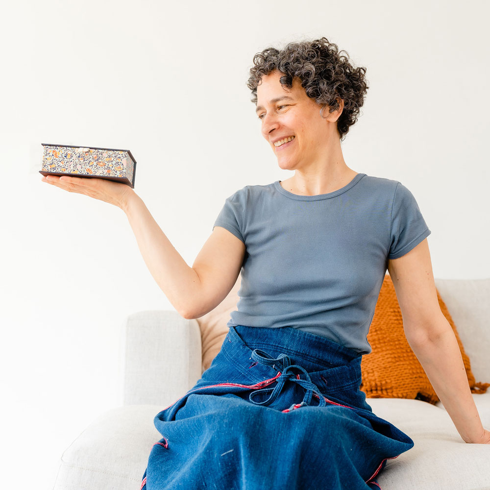 Bari Zaki holding a clamshell box with fine art paper