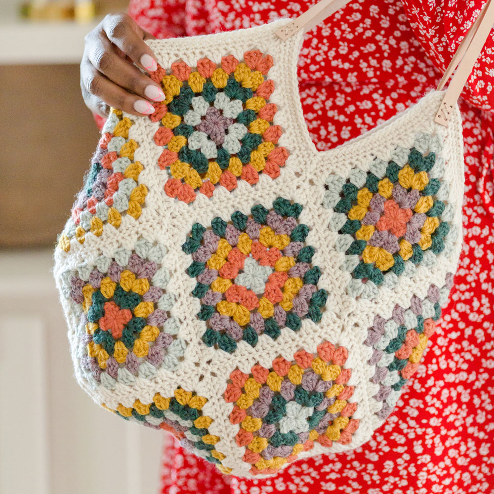 Crochet Kit Fashionable Granny Square bag - Yarnplaza.com