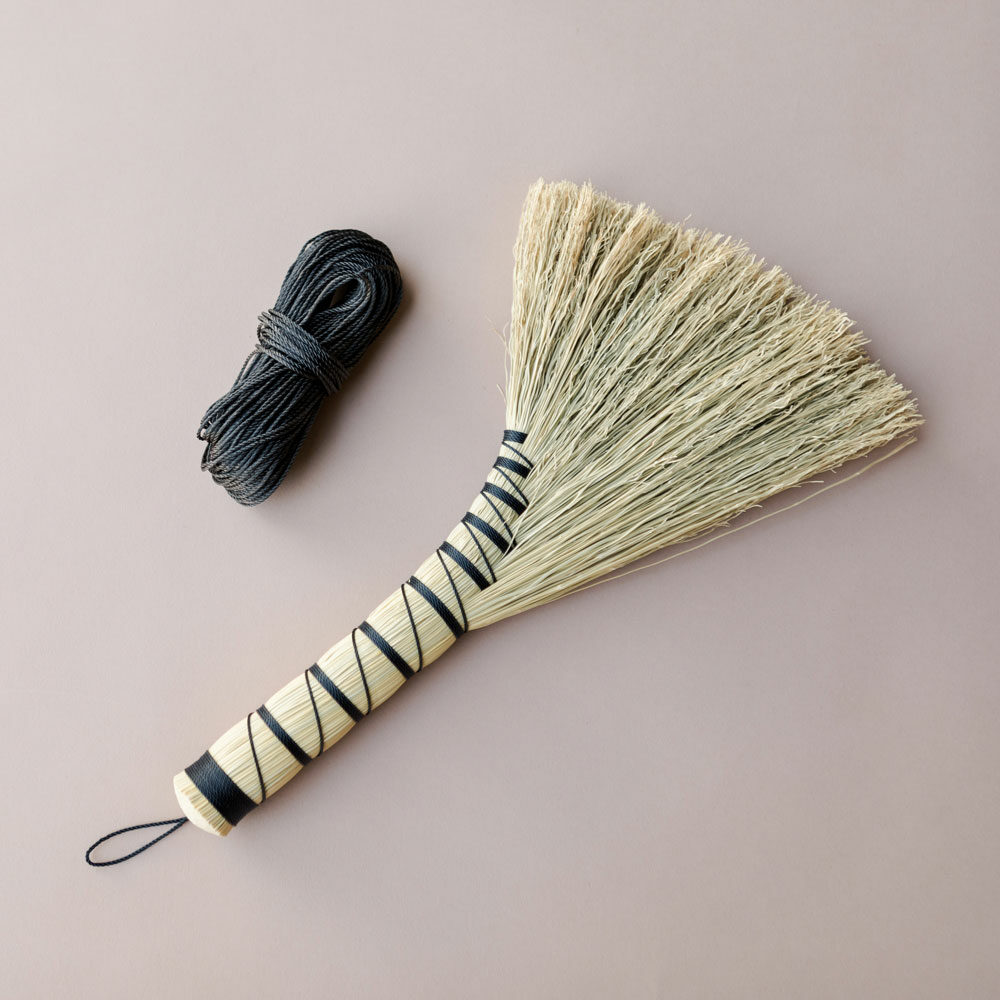 Black tarred twine for broom making