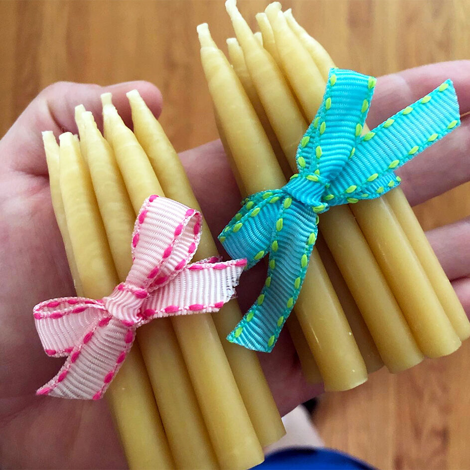 Hand-Dipped Beeswax Taper Candles Workshop by @reidcreativehandmade | Crafter