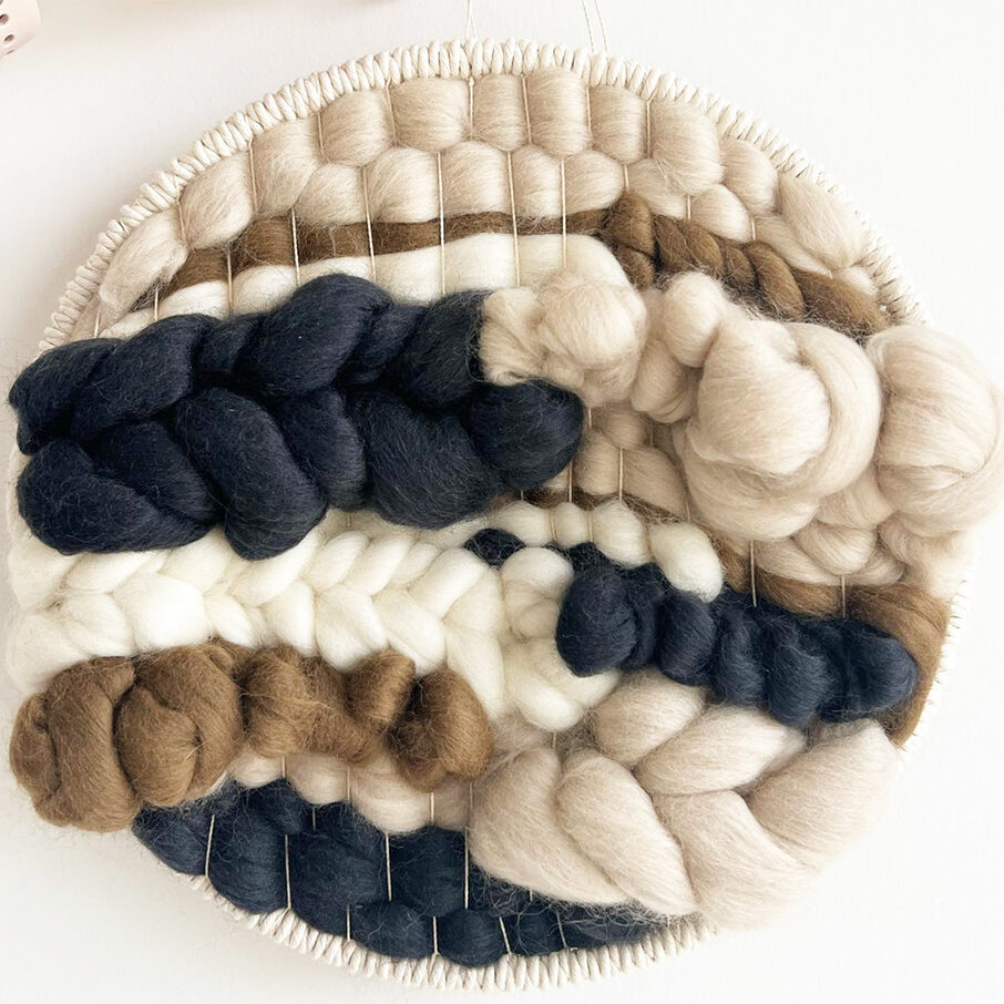 Circular Weaving with Wool Roving Workshop by @stringandtapeprintables | Crafter